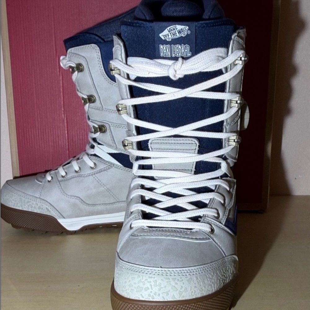 Vans Invado Pro Snowboard Boots - Picture 1 of 16